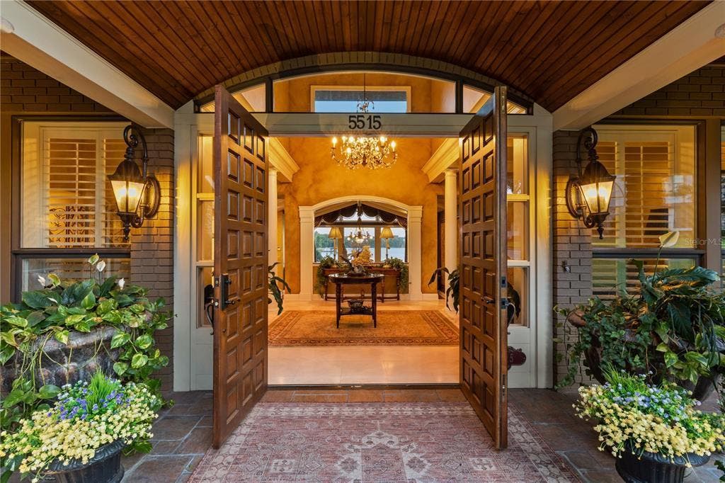 Lakefront Residence Located In Gated Enclave On Scott Lake