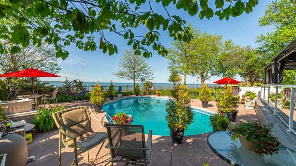 World-renowned artist Iain Baxter&'s unique Windsor waterfront property up for sale
