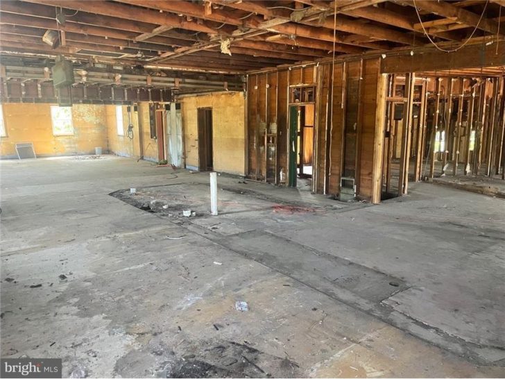 The Spuds And Suds Building on Mantua Pike? Upgraded to Resell. Listing and Photos