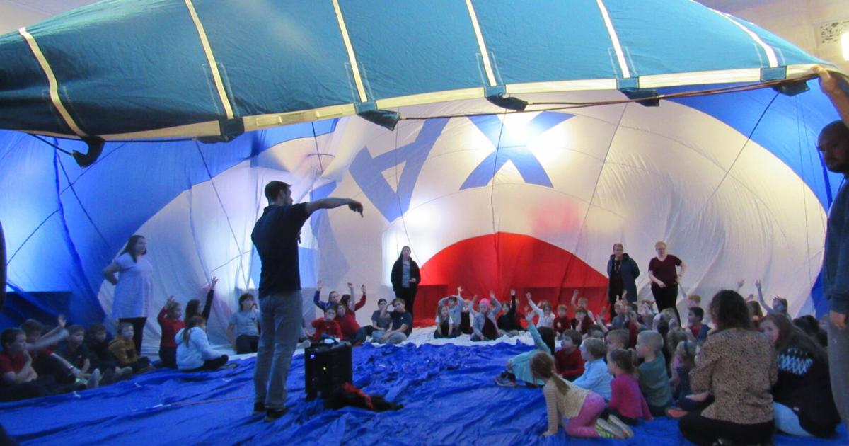 Hot air balloonist visits St. Agnes | Local News