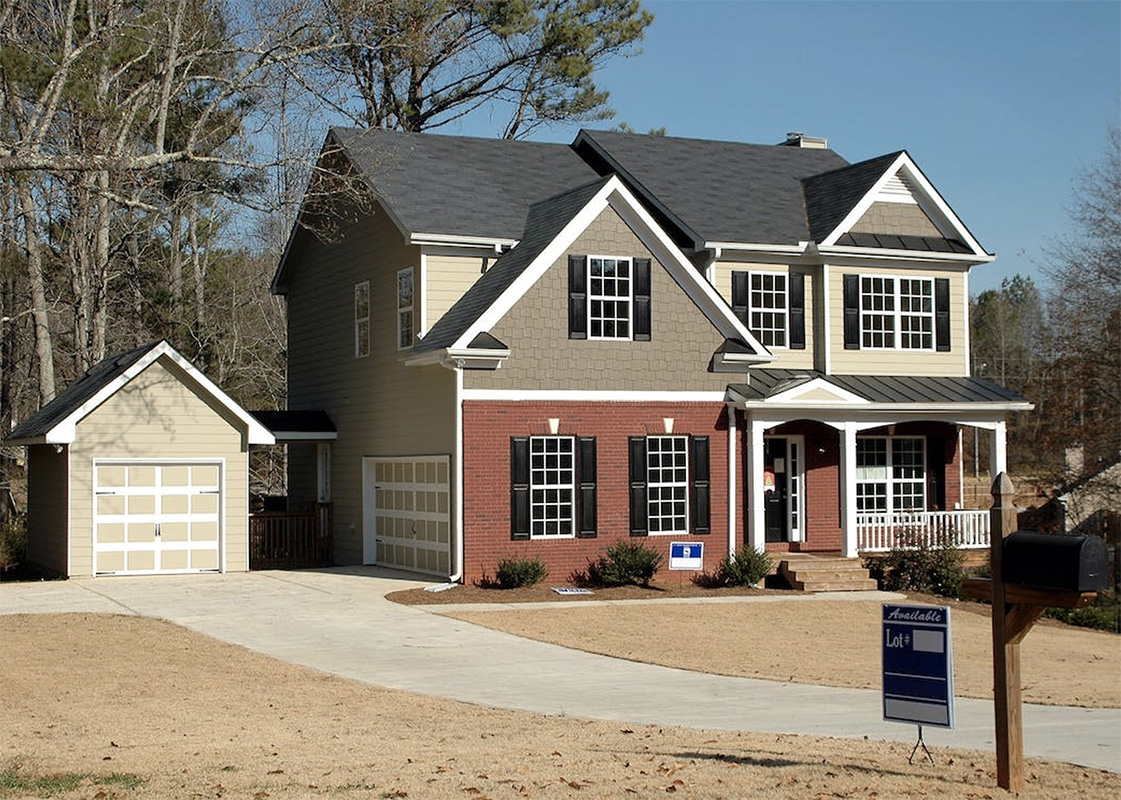 The Beginners' Guide to Investing in Real Estate, According to Industry Expert Noelle Randall