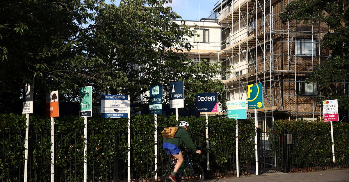 UK commercial property extends downturn as investors retreat: RICS